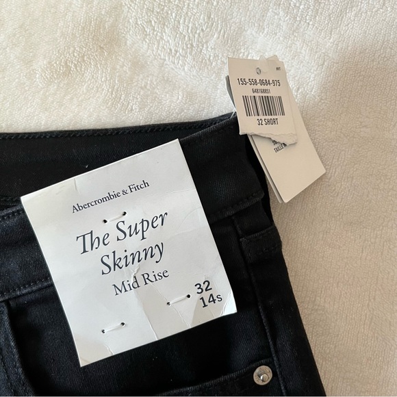 Abercrombie in Finch Mid Rise Super Skinny Jeans - Picture 11 of 12